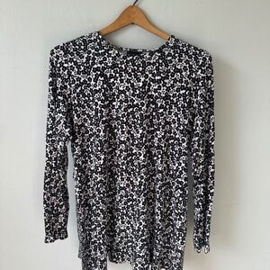 J.Jill wearever collection black & white floral tie back long sleeve tee